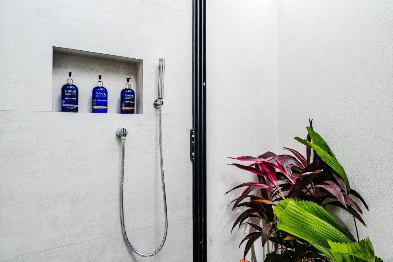 Mvillas Luxury Villas With Beach Club Access & Sauna 타마린도 외부 사진