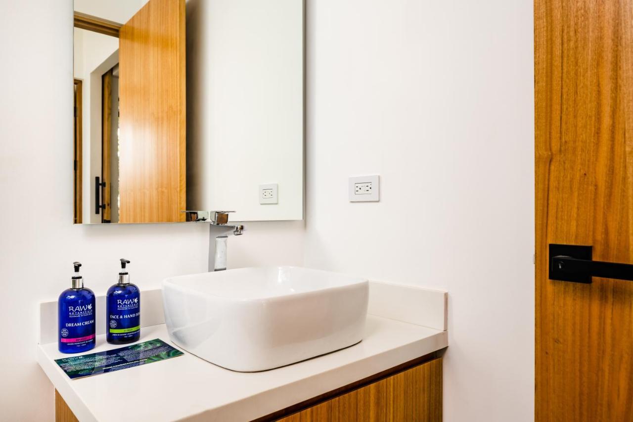 Mvillas Luxury Villas With Beach Club Access & Sauna 타마린도 외부 사진
